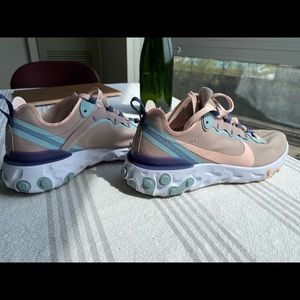 NIKE WOMENS REACT ELEMENT 55